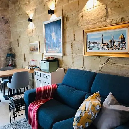 House Of Character In Historical Apartman