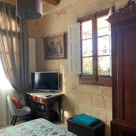 House Of Character In Historical Apartment *