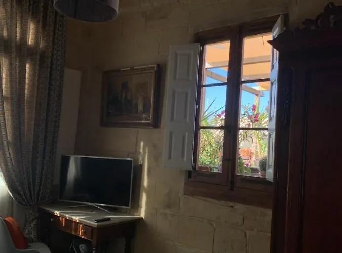 House Of Character In Historical Daire